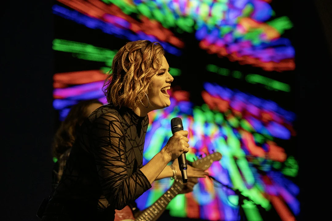 Apresentação artística na abertura do evento