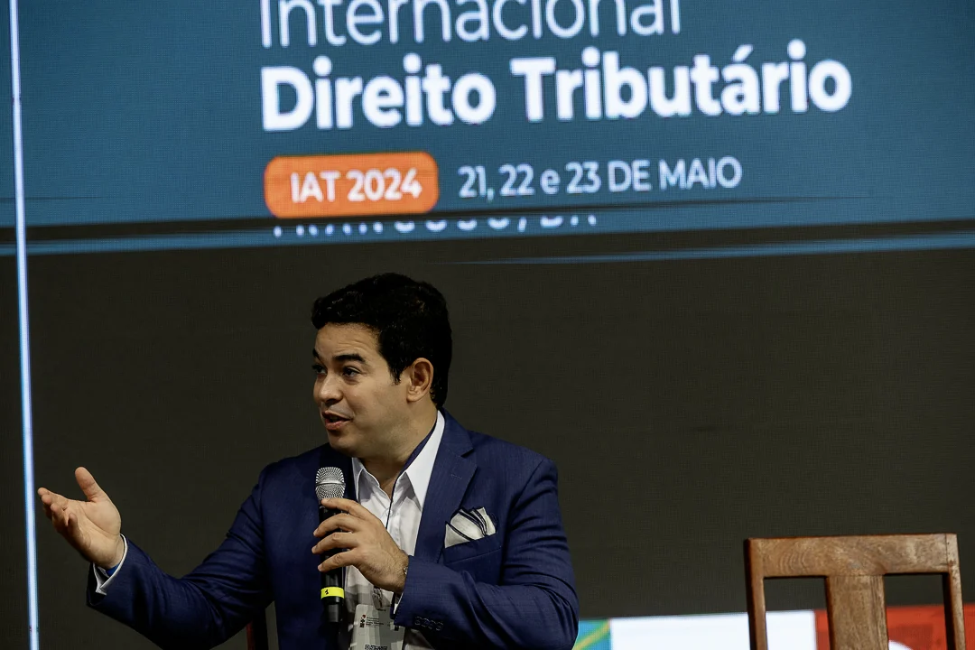 Palestrante durante apresentação no congresso