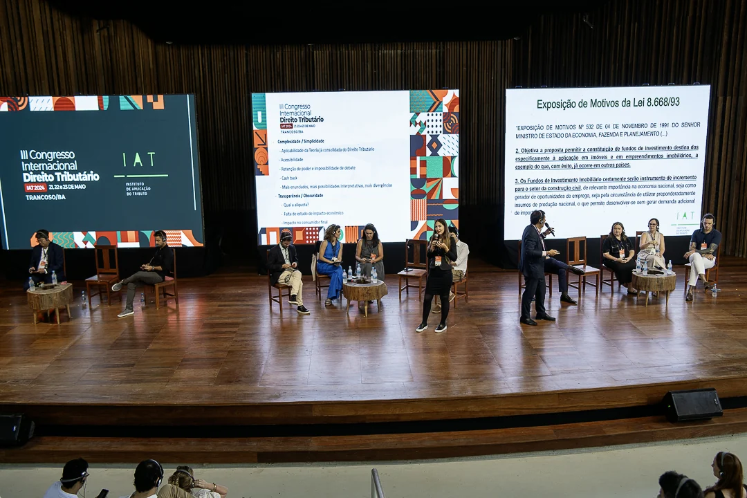 Vista do palco durante uma das mesas