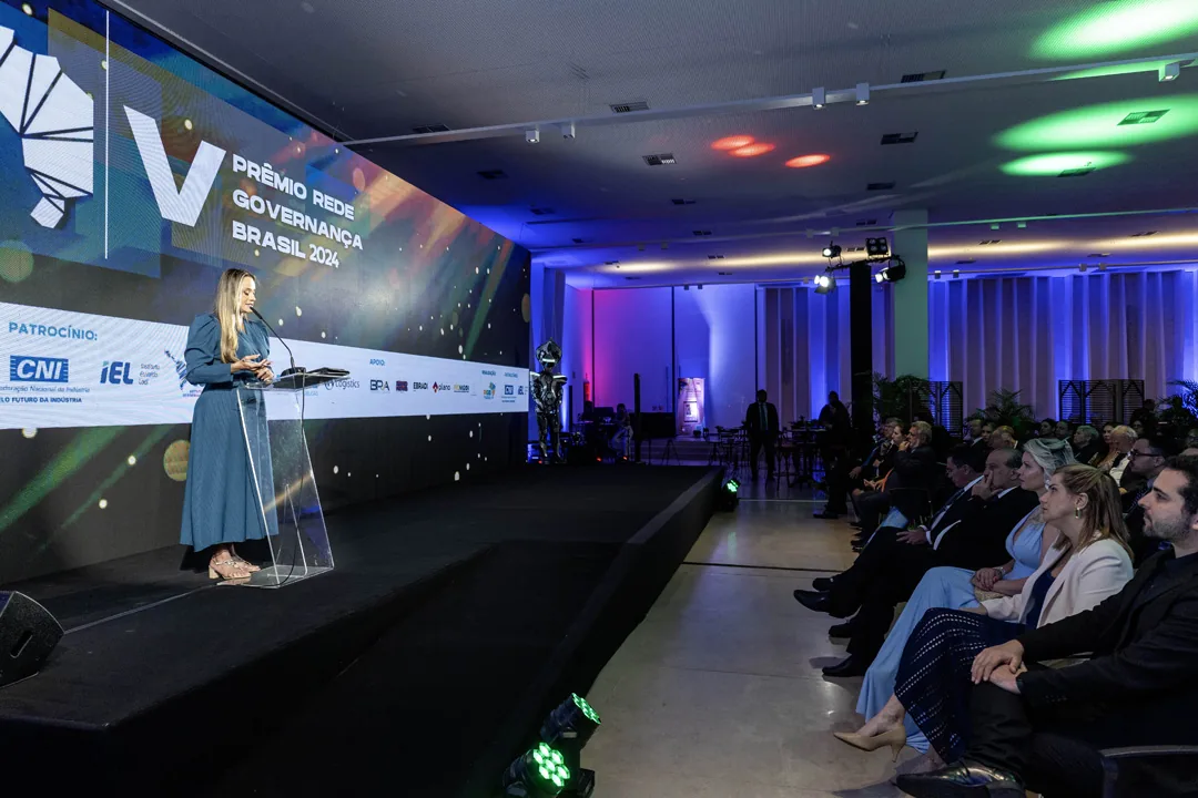 Discurso no palco durante a cerimônia
