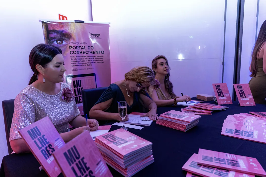 Materiais preparados na entrada do evento
