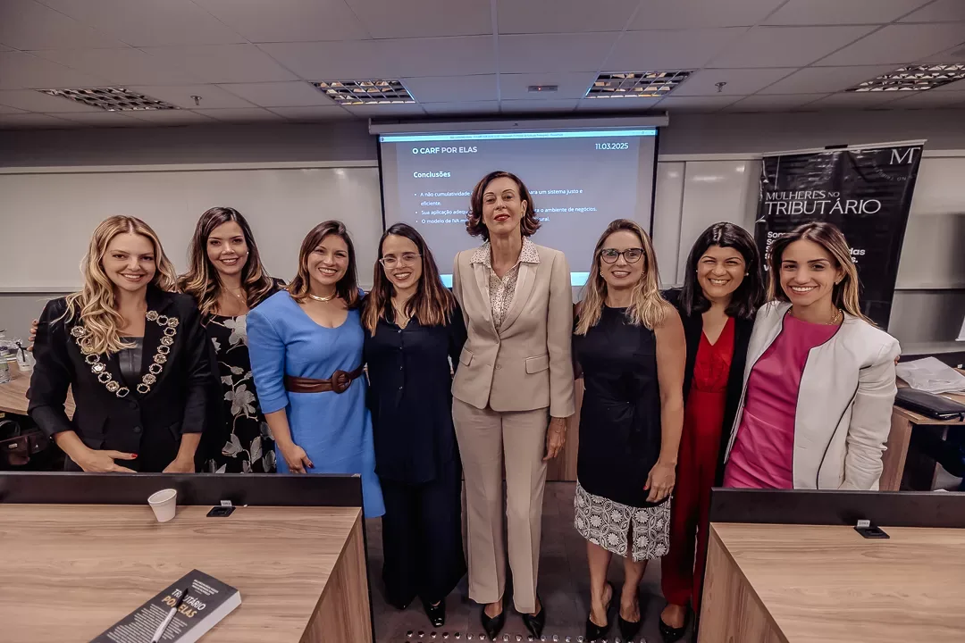 Grupo de participantes no auditório do IBMEC