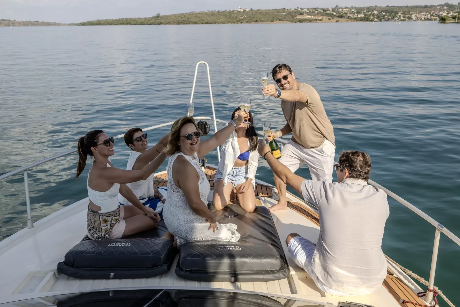 Grupo reunido no barco durante o passeio